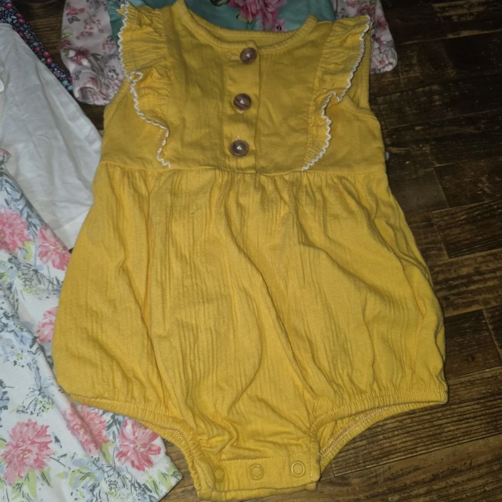 Baby Girl Size 6-9 Mo Lot Of 6 Rompers Jumpers Bubbles Soft Comfy Bundle